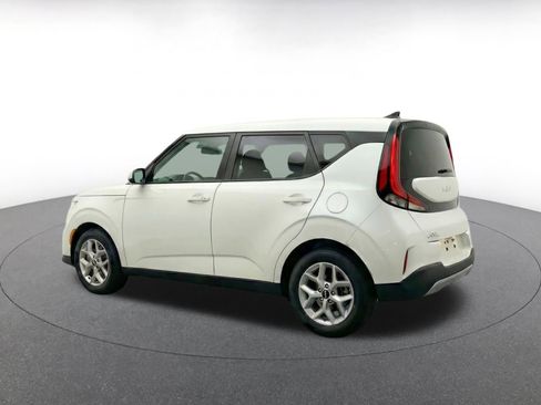 Used 2025 Kia Soul LX w/ LX Technology Package FWD image 7
