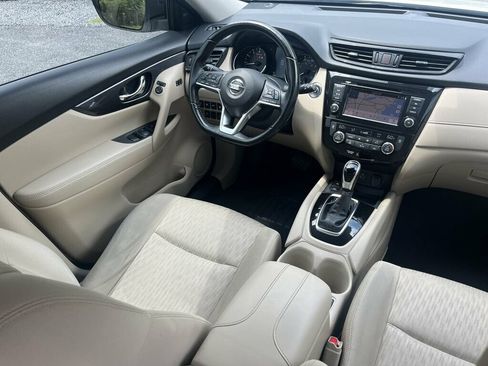 Used 2020 Nissan Rogue SV w/ Premium Package FWD image 16