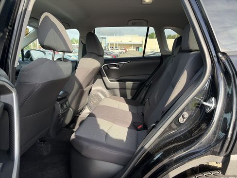 Used 2024 Toyota RAV4 XLE AWD/4WD image 31