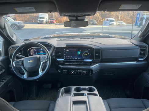 Used 2024 Chevrolet Silverado 2500 LT w/ Convenience Package image 14