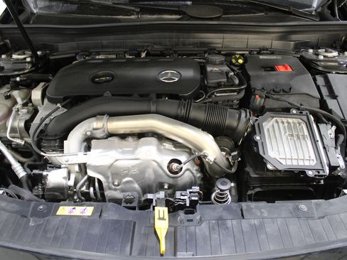 Used 2024 Mercedes-Benz GLB 250 image 35