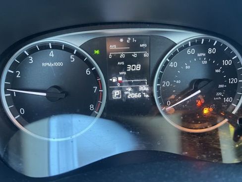 Used 2024 Nissan Kicks S image 10