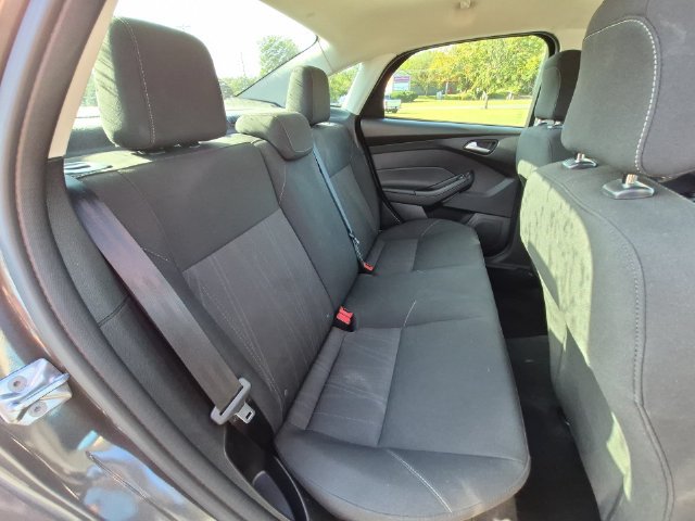 Used 2018 Ford Focus SE FWD image 33