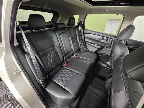 Used 2024 Nissan Rogue Platinum w/ Platinum Premium Package AWD/4WD image 17