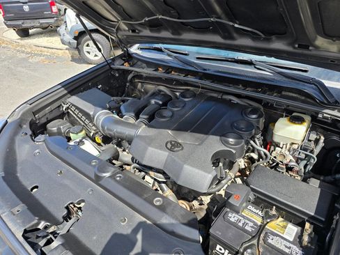 Used 2013 Toyota 4Runner SR5 image 36