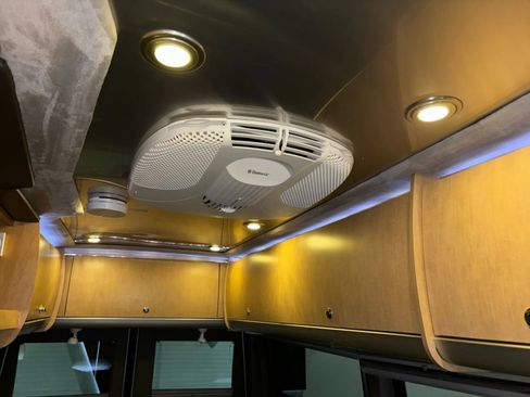 Used 2008 Freightliner Sprinter 3500 image 29