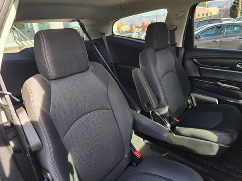 Used 2017 Chevrolet Traverse LT image 14