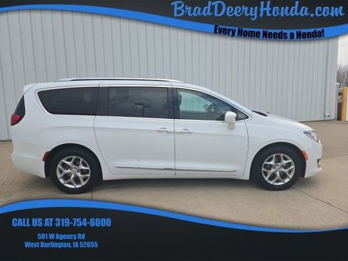 Used 2018 Chrysler Pacifica Touring-L Plus w/ Tire & Wheel Group image 1