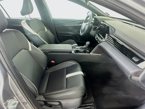 Used 2025 Toyota Camry SE image 27