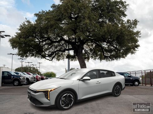 Used 2025 Kia K4 EX FWD image 1