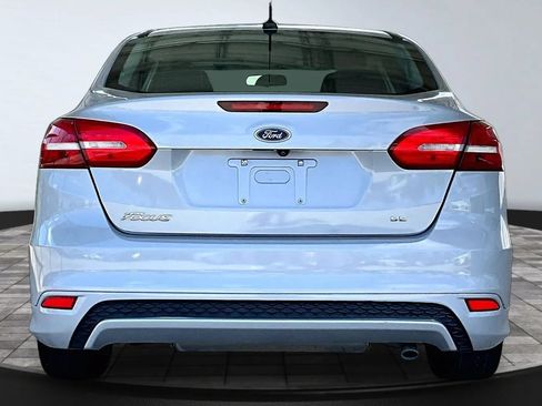 Used 2017 Ford Focus SE FWD image 5