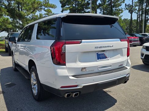Used 2025 GMC Yukon XL Denali AWD/4WD image 3