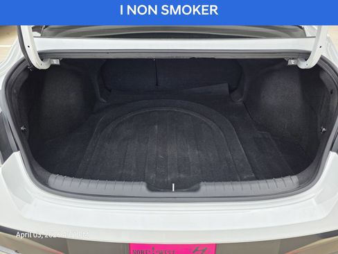 Used 2025 Hyundai Elantra Limited image 18