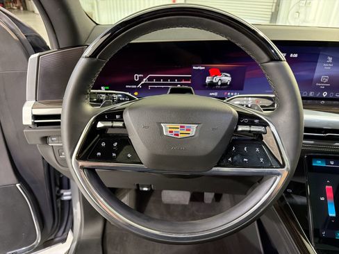 Used 2025 Cadillac Escalade Premium Luxury AWD/4WD image 13