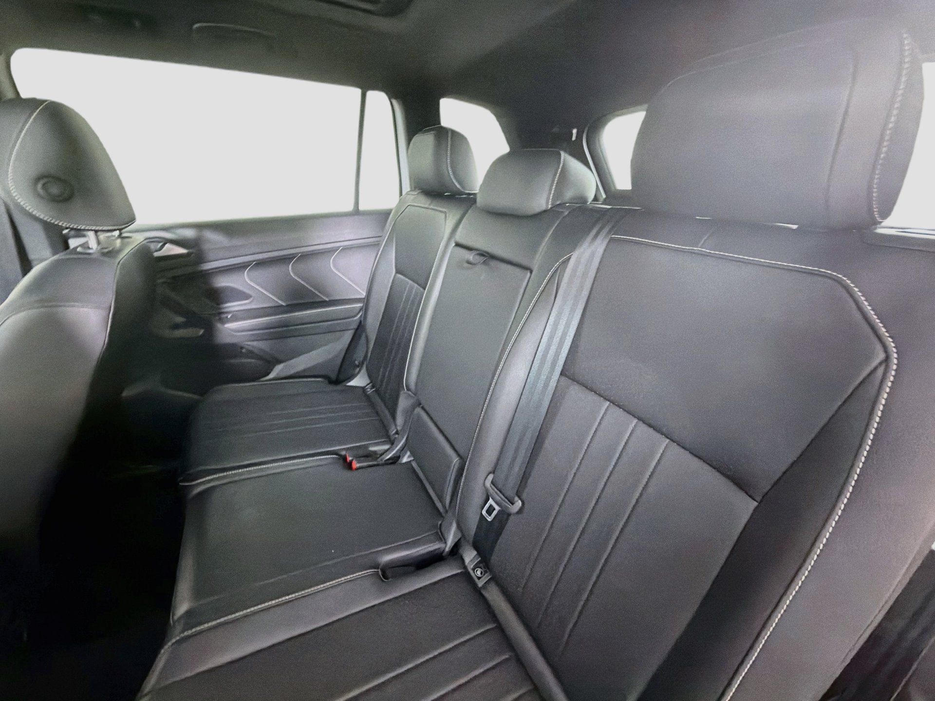Used 2023 Volkswagen Tiguan SE R-Line FWD image 22