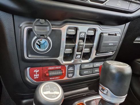 Used 2022 Jeep Wrangler Unlimited Rubicon w/ Cold Weather Group image 31