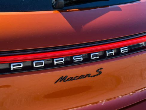 Used 2024 Porsche Macan S AWD/4WD image 12