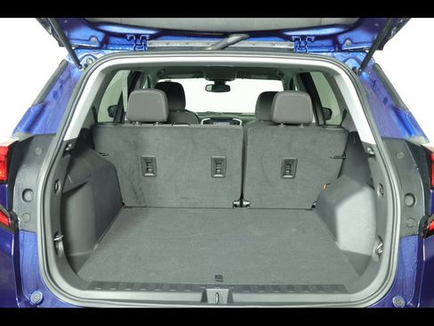 Used 2022 GMC Terrain SLE w/ Driver Convenience Package image 16