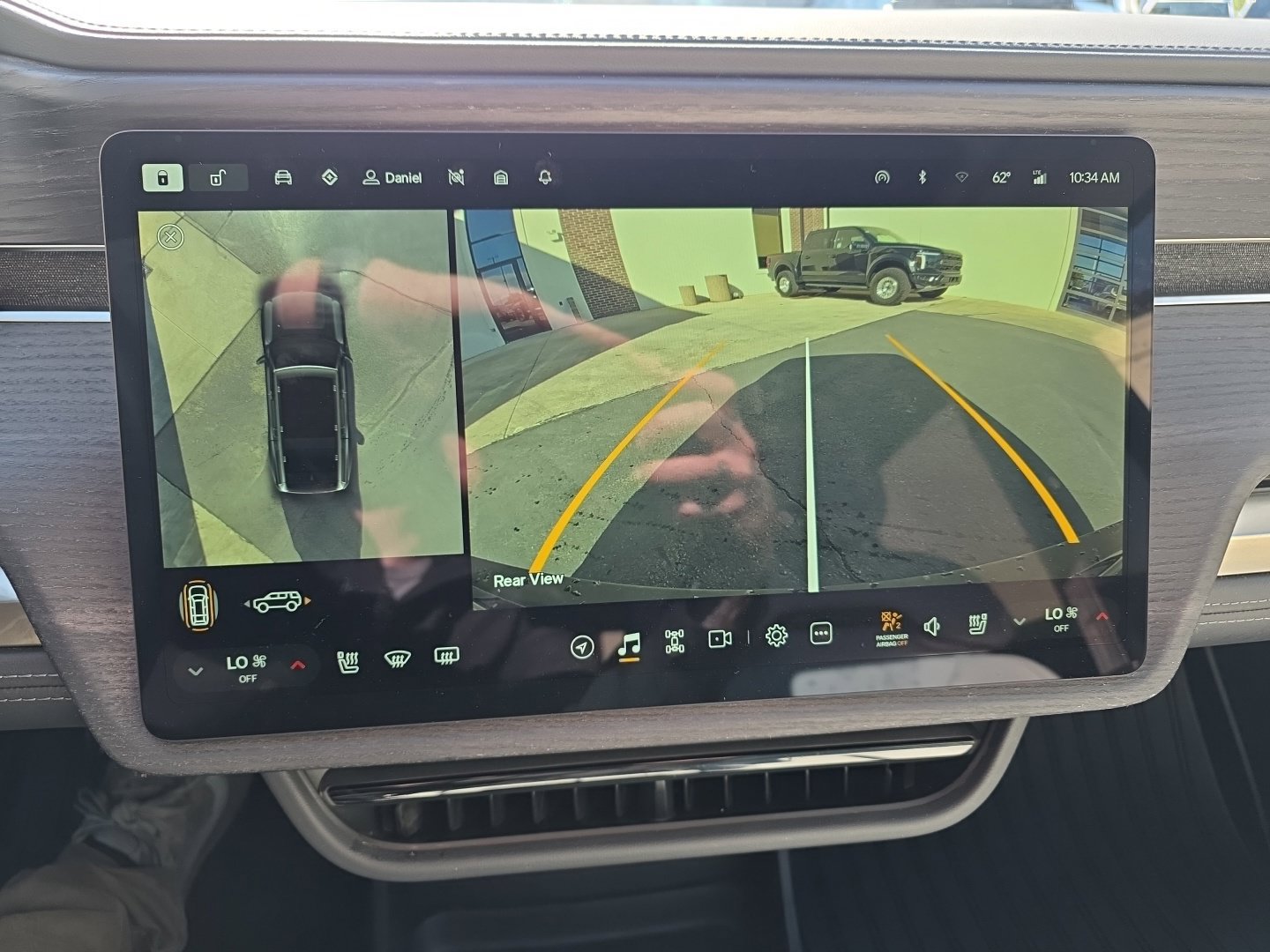 Used 2025 Rivian R1S Adventure Dual AWD/4WD image 13
