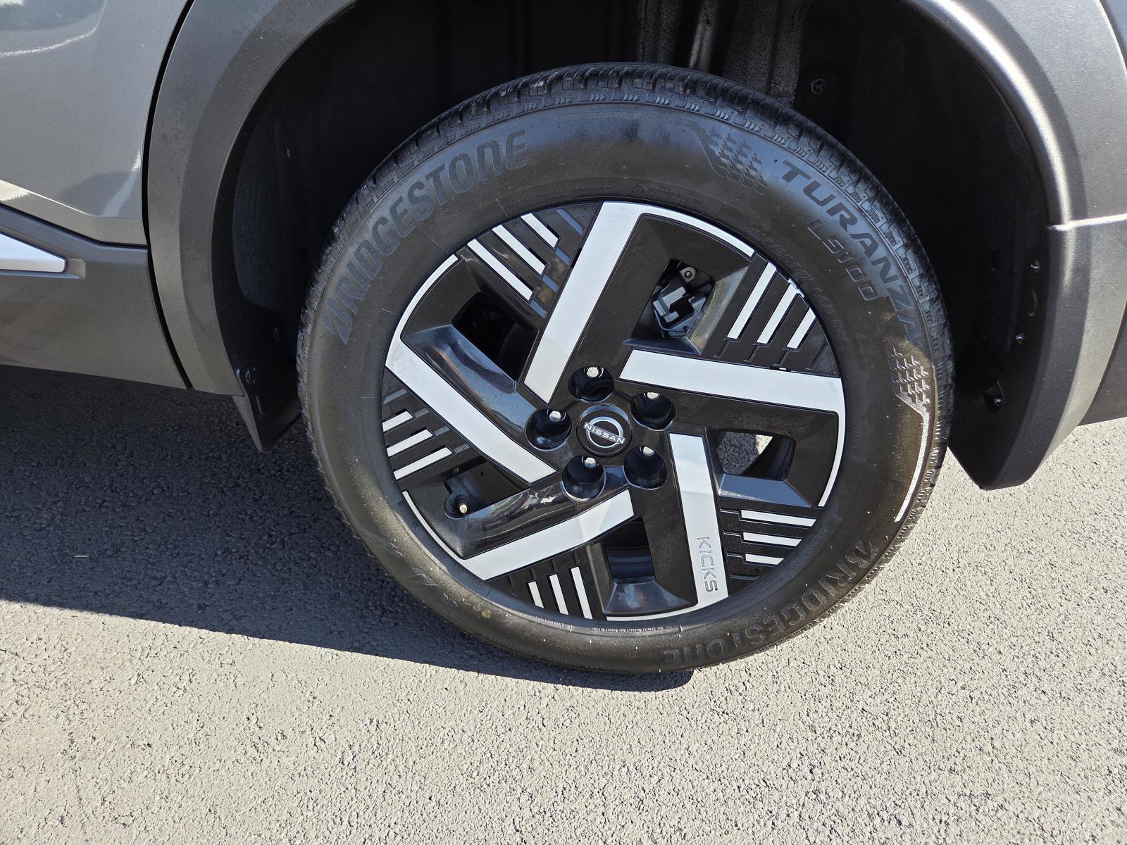 Used 2025 Nissan Kicks SV FWD image 9