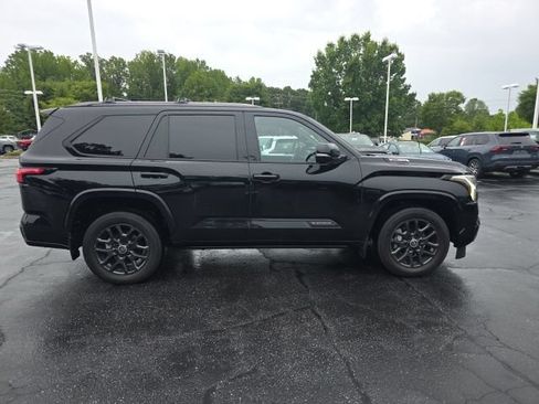 Used 2024 Toyota Sequoia Platinum AWD/4WD image 5