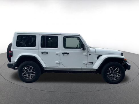 Used 2025 Jeep Wrangler Sahara image 16
