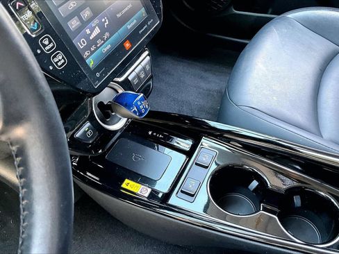 Used 2022 Toyota Prius Prime Limited FWD image 15