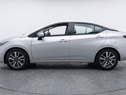 Used 2025 Nissan Versa SV FWD image 5