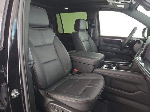 Certified 2025 Chevrolet Suburban RST w/ RST Capability Package AWD/4WD image 33