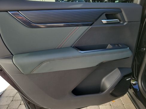 New 2026 GMC Acadia AT4 w/ Luxury Package AWD/4WD image 12