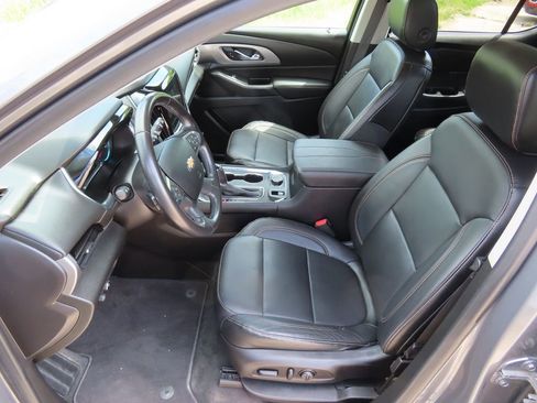 Used 2019 Chevrolet Traverse LT w/ LT Premium Package AWD/4WD image 24
