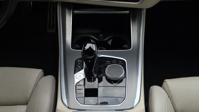 Used 2022 BMW X5 xDrive40i w/ M Sport Package AWD/4WD image 12