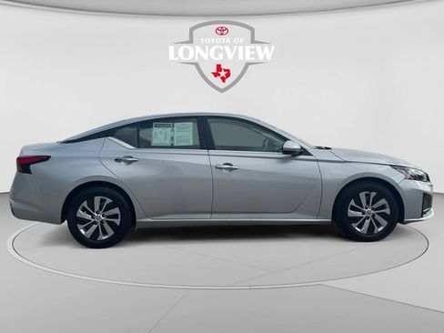 Used 2023 Nissan Altima 2.5 S FWD image 6
