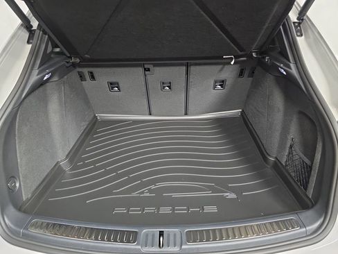 Certified 2026 Porsche Macan AWD/4WD image 31