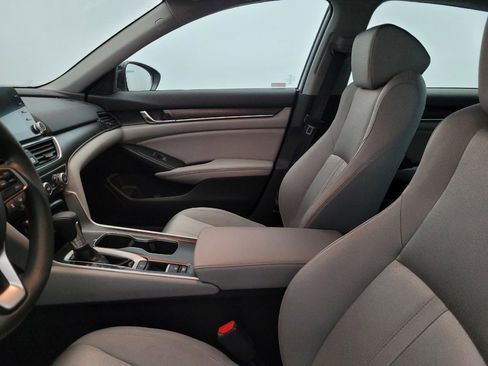 Used 2018 Honda Accord EX image 17