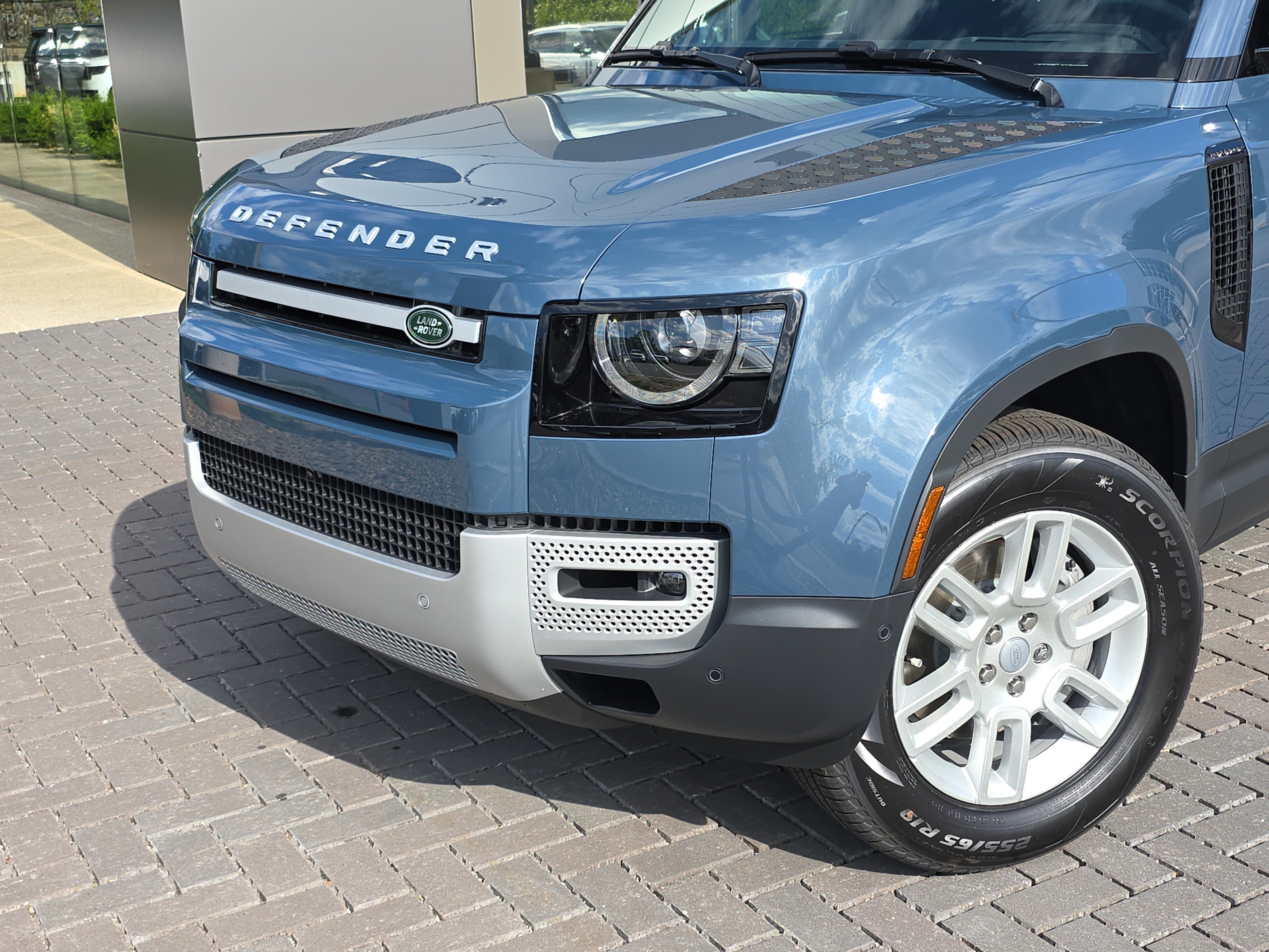 Used 2025 Land Rover Defender 110 S AWD/4WD image 10