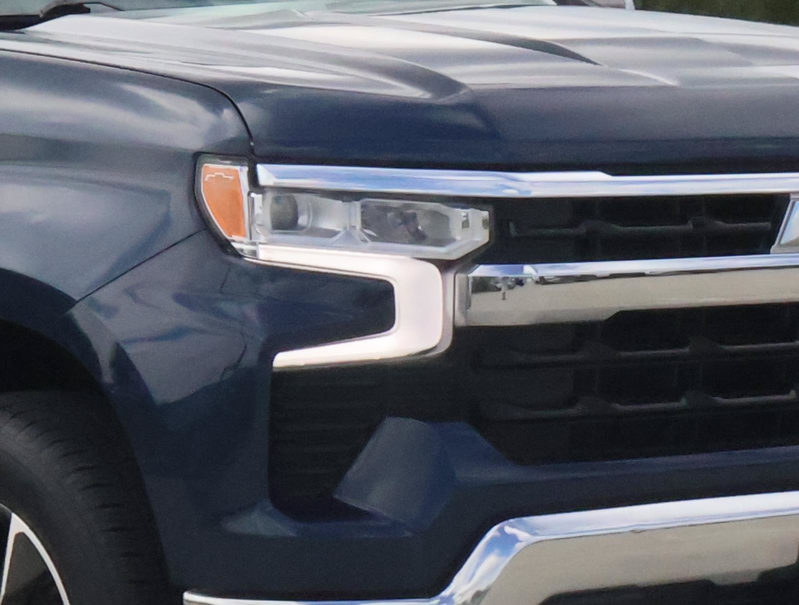 Used 2022 Chevrolet Silverado 1500 LT RWD image 7