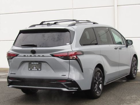 Used 2026 Toyota Sienna XSE AWD/4WD image 6