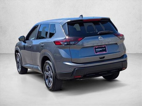 Used 2025 Nissan Rogue SV FWD image 8