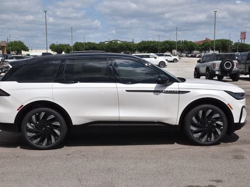 New 2026 Lincoln Nautilus Reserve AWD/4WD image 5