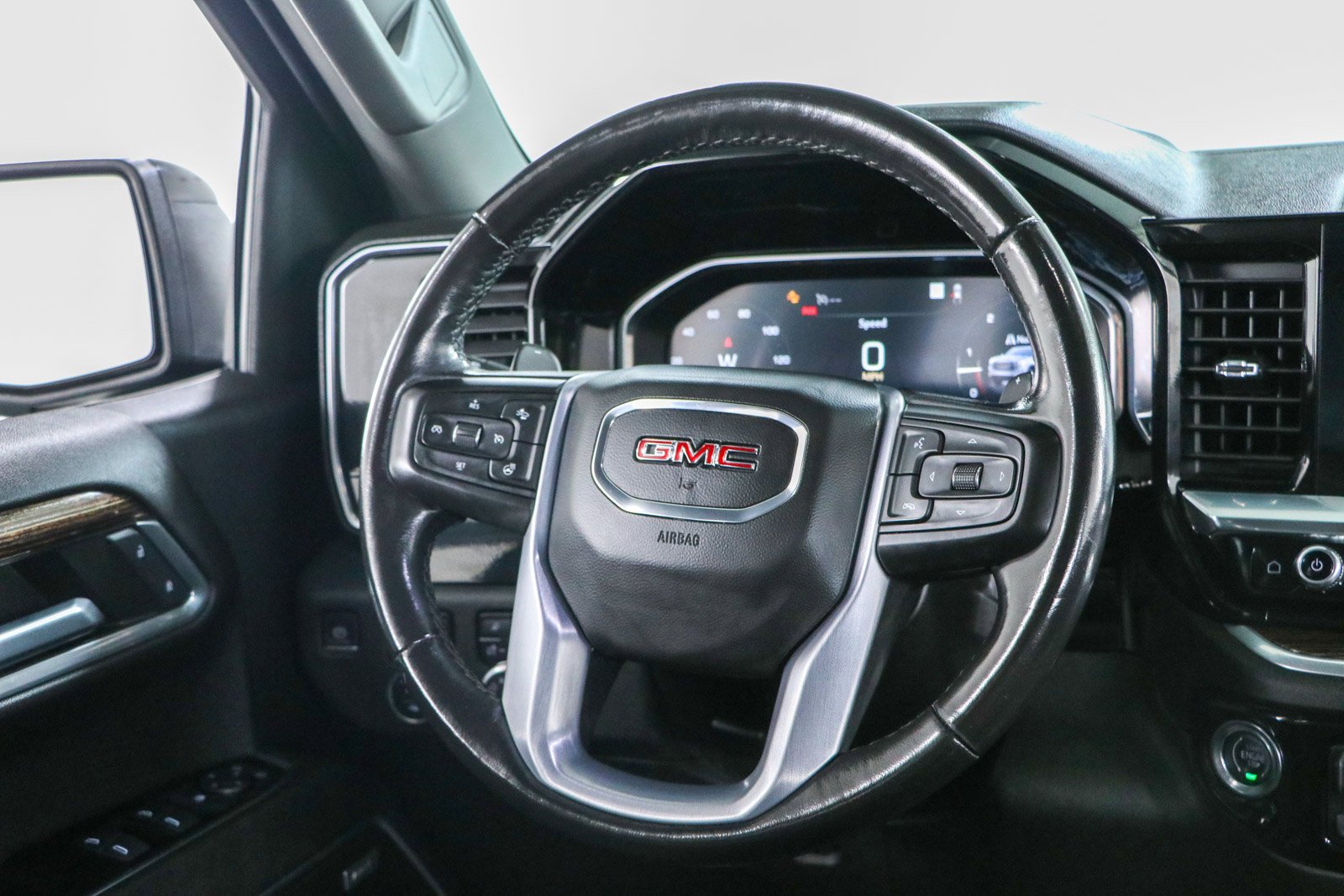 Used 2022 GMC Sierra 1500 Elevation w/ Elevation Premium Package AWD/4WD image 13