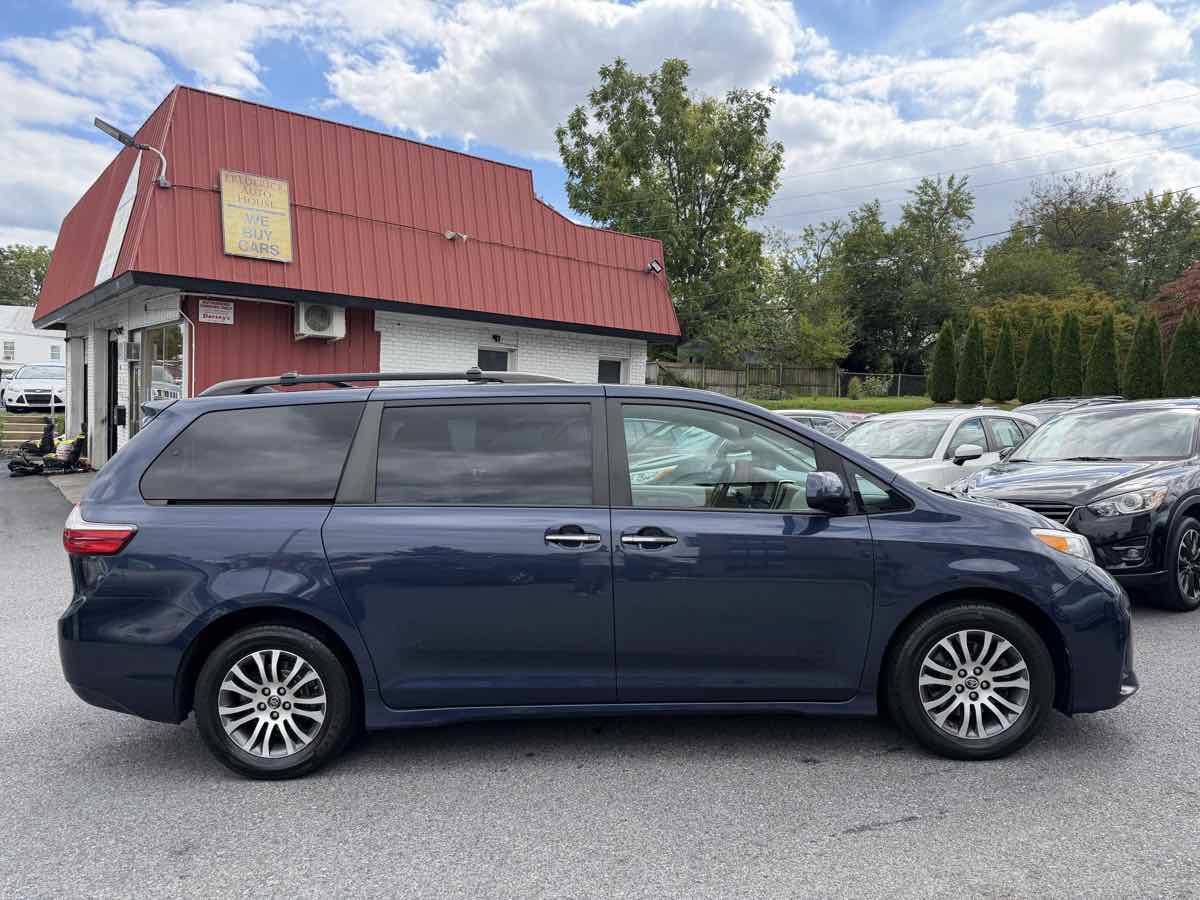 Used 2018 Toyota Sienna XLE Premium FWD image 8
