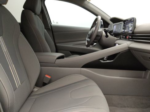 Used 2022 Hyundai Elantra SEL w/ Convenience Package FWD image 21