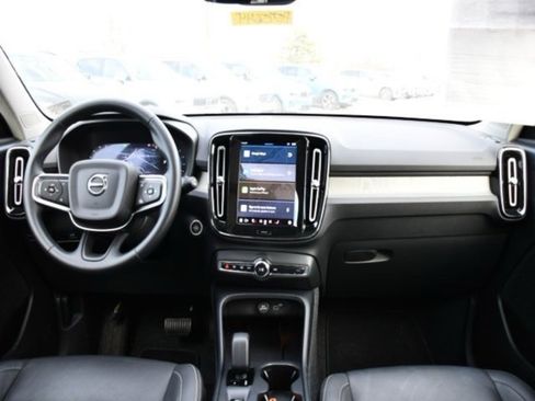 Certified 2025 Volvo XC40 B5 Core image 16