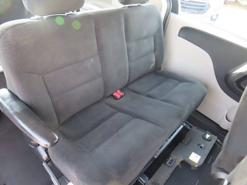 Used 2016 Dodge Grand Caravan American Value Package w/ UConnect Hands-Free Group FWD image 36