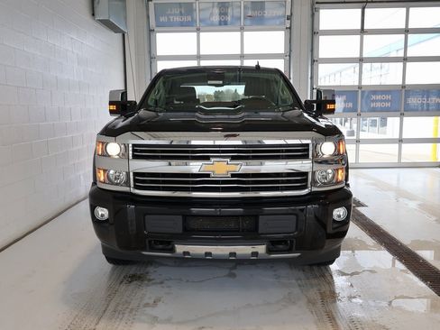 Used 2016 Chevrolet Silverado 2500 High Country w/ Duramax Plus Package image 5