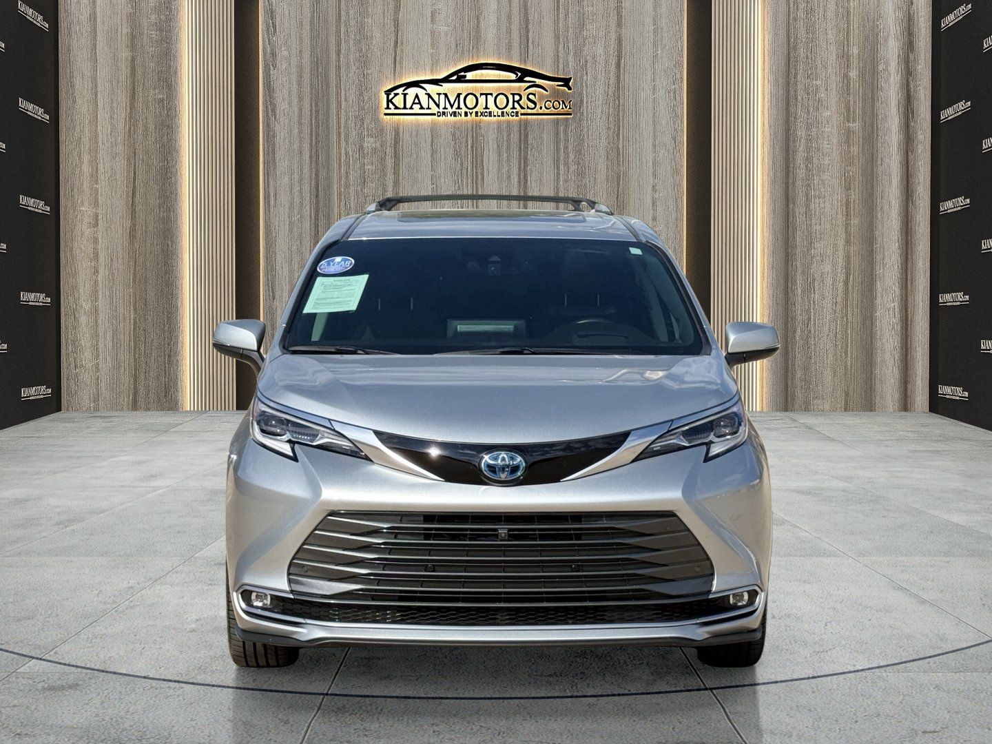 Used 2022 Toyota Sienna Platinum FWD image 2