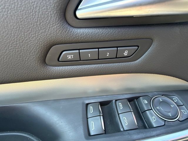 Used 2023 Cadillac XT4 Premium Luxury AWD/4WD image 16