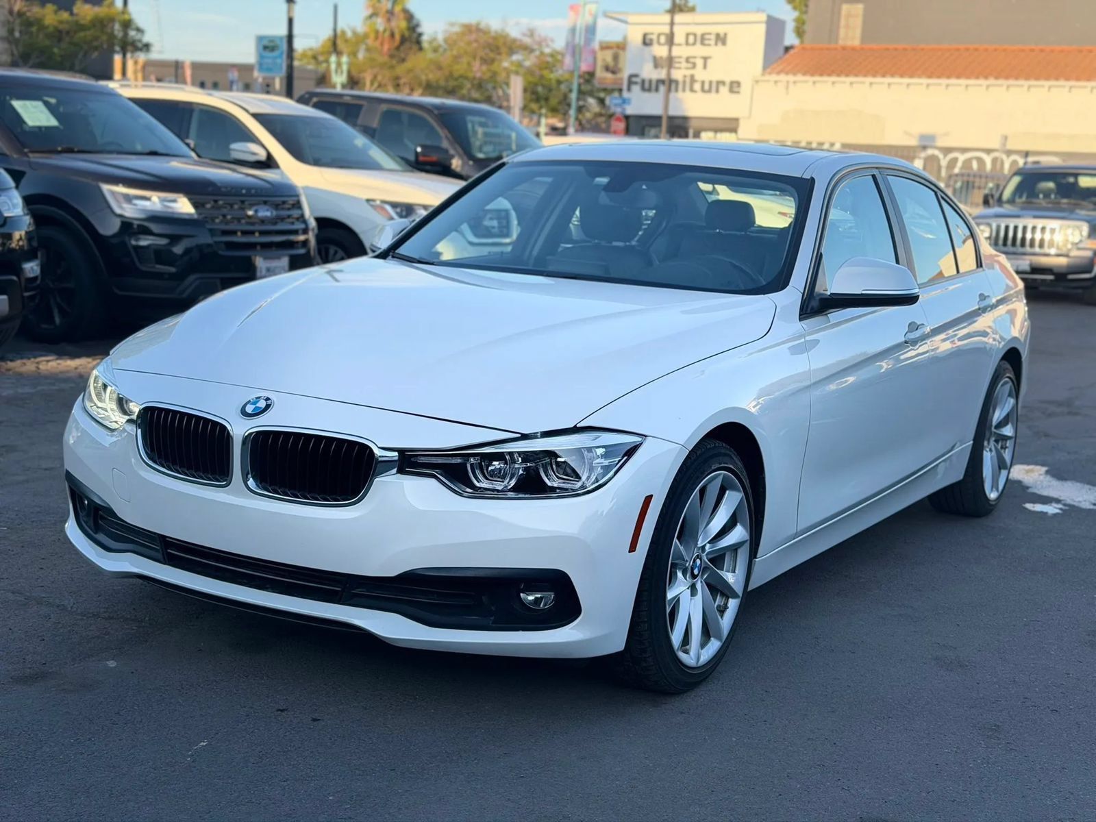 Used 2018 BMW 320i xDrive Sedan AWD/4WD image 1
