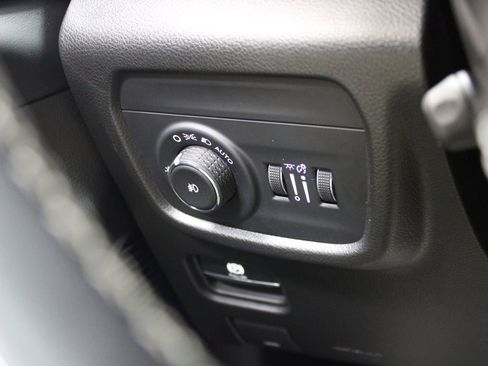 Used 2022 Jeep Grand Cherokee Overland image 37